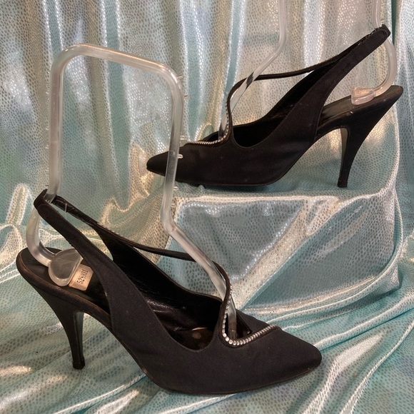 Vintage 1950’s black Matte satin sling backs with crystal accent. Size 6. Box 17 - Picture 1 of 9